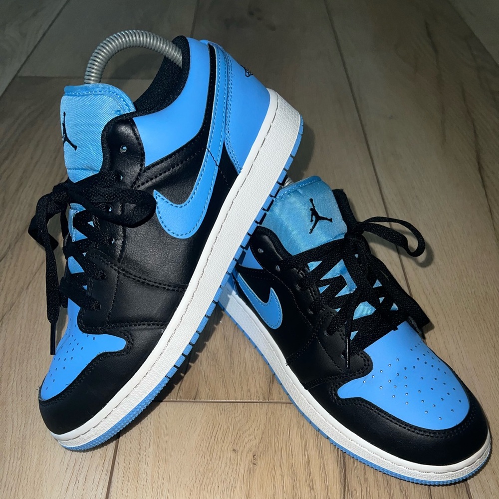 Air Jordan 1 Low GS 'University Blue' 553560-041 Blue/Black/White Size 6.5Y EUC